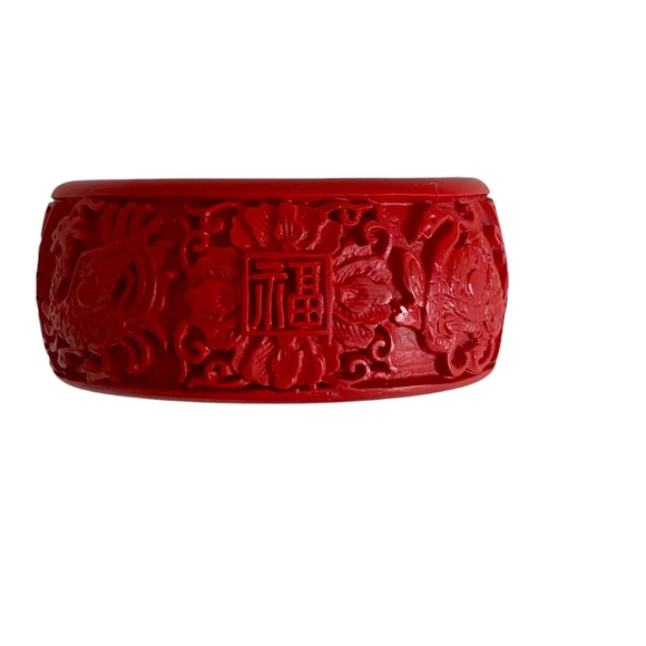 Elegant Red Carved Bracelet - Picture 3 of 5